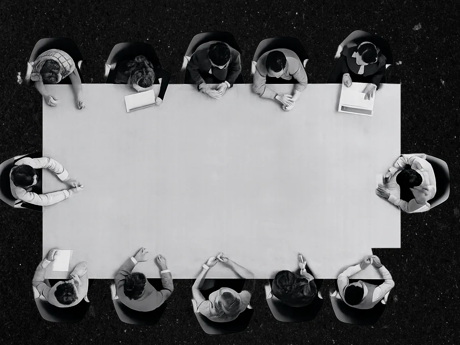 Vue aérienne table de réunion avec des personnes en réunion d'affaires, photo noir et blanc